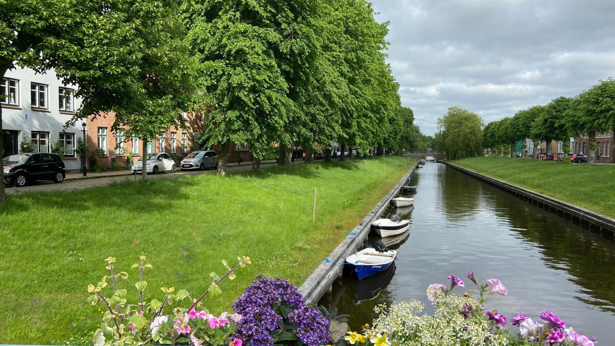 Loftwohnung 2 Simmerdeis An Der Gracht Friedrichstadt Exterior photo